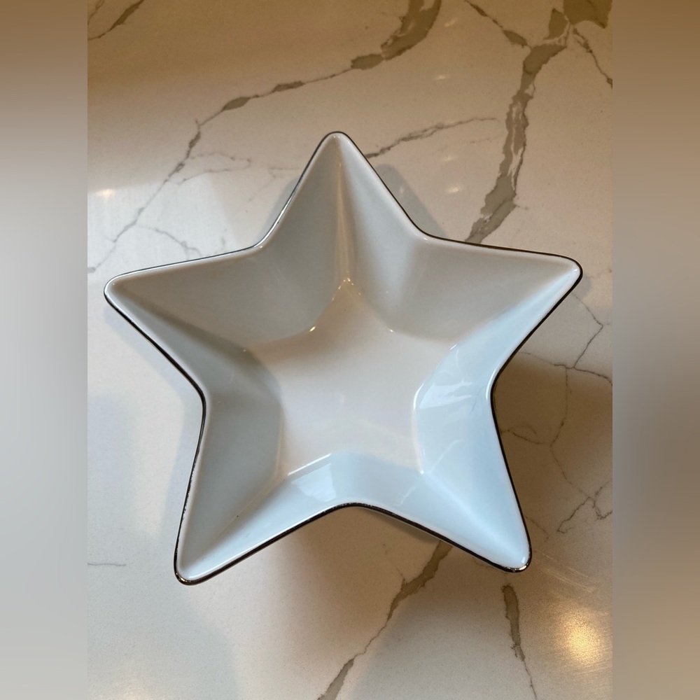NWT St. Nicholas Square 'Tis the Season white porcelain star-shaped serving dish